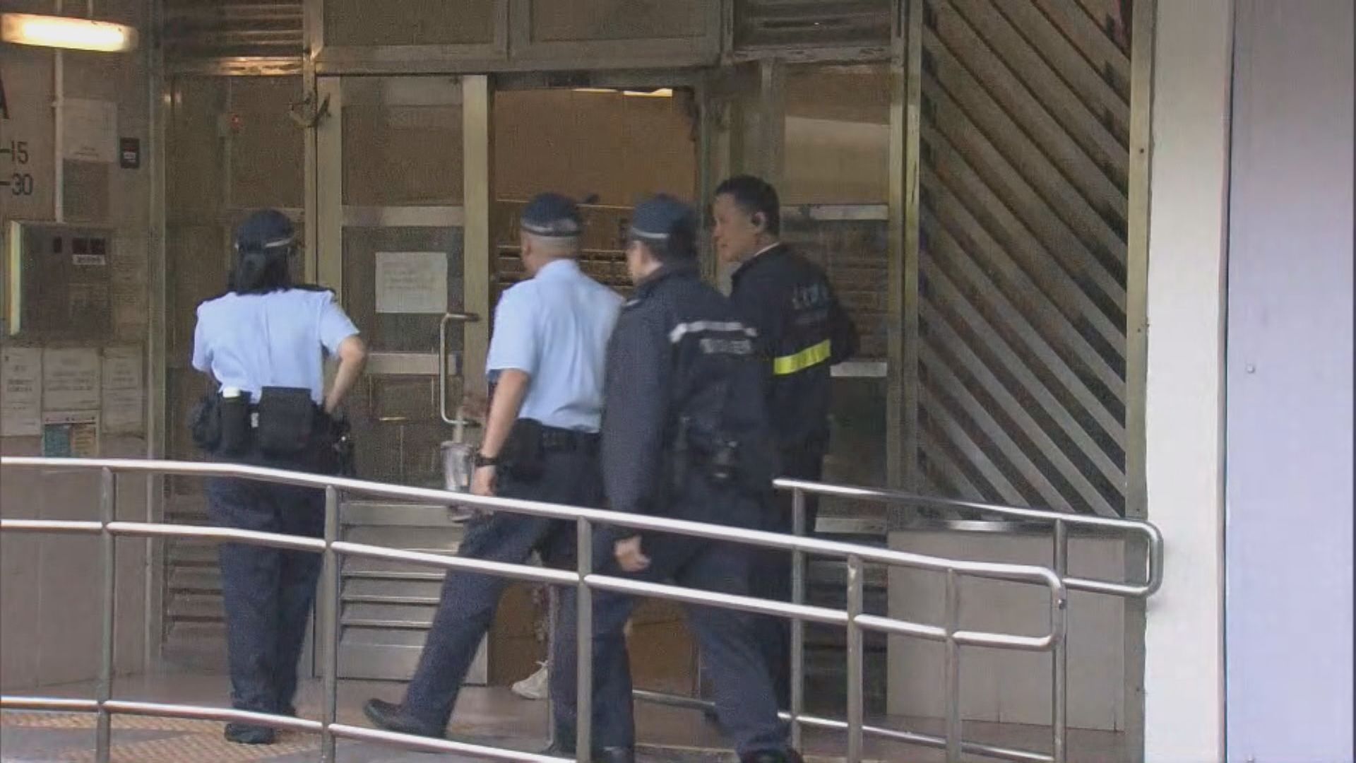 屯門安定邨單位起火女子送院死亡　男子涉謀殺及縱火被捕
