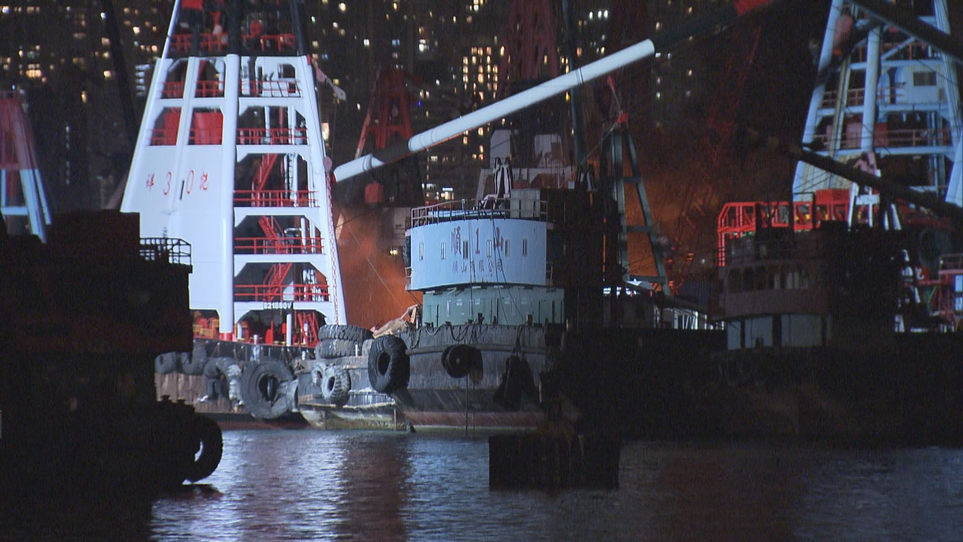 油麻地避風塘貨船起火無人傷