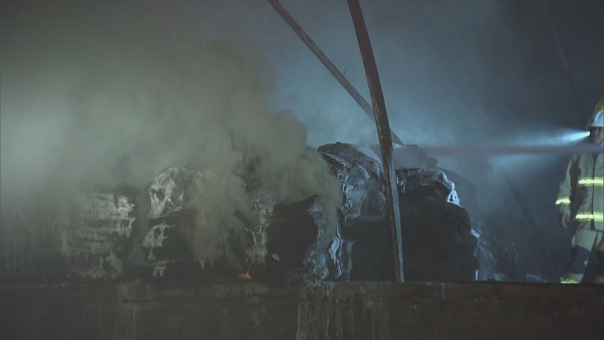 天水圍新生村回收場起火無人傷