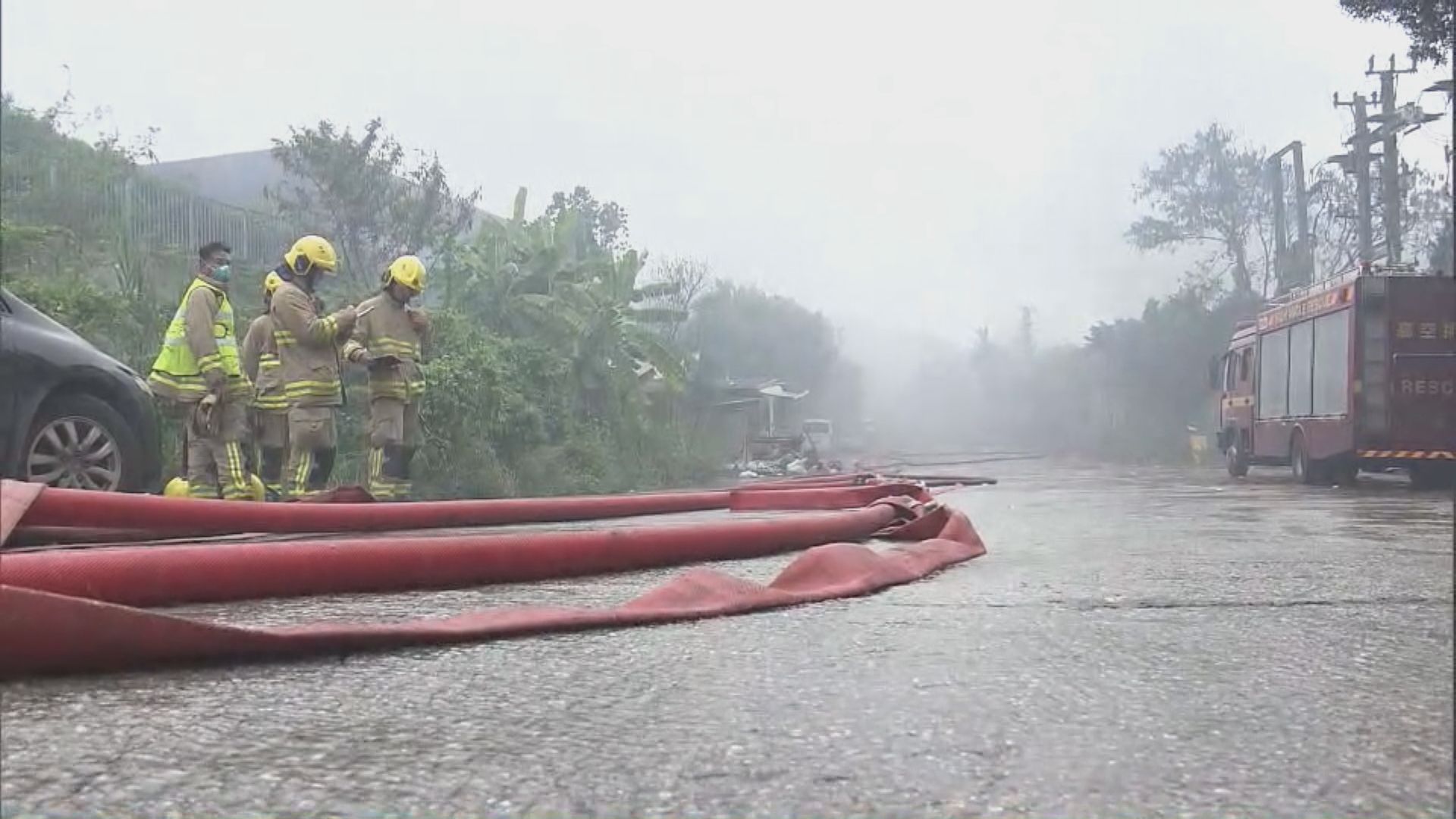天水圍厦村貨倉三級火燒約18小時　清晨六時許火勢已被包圍