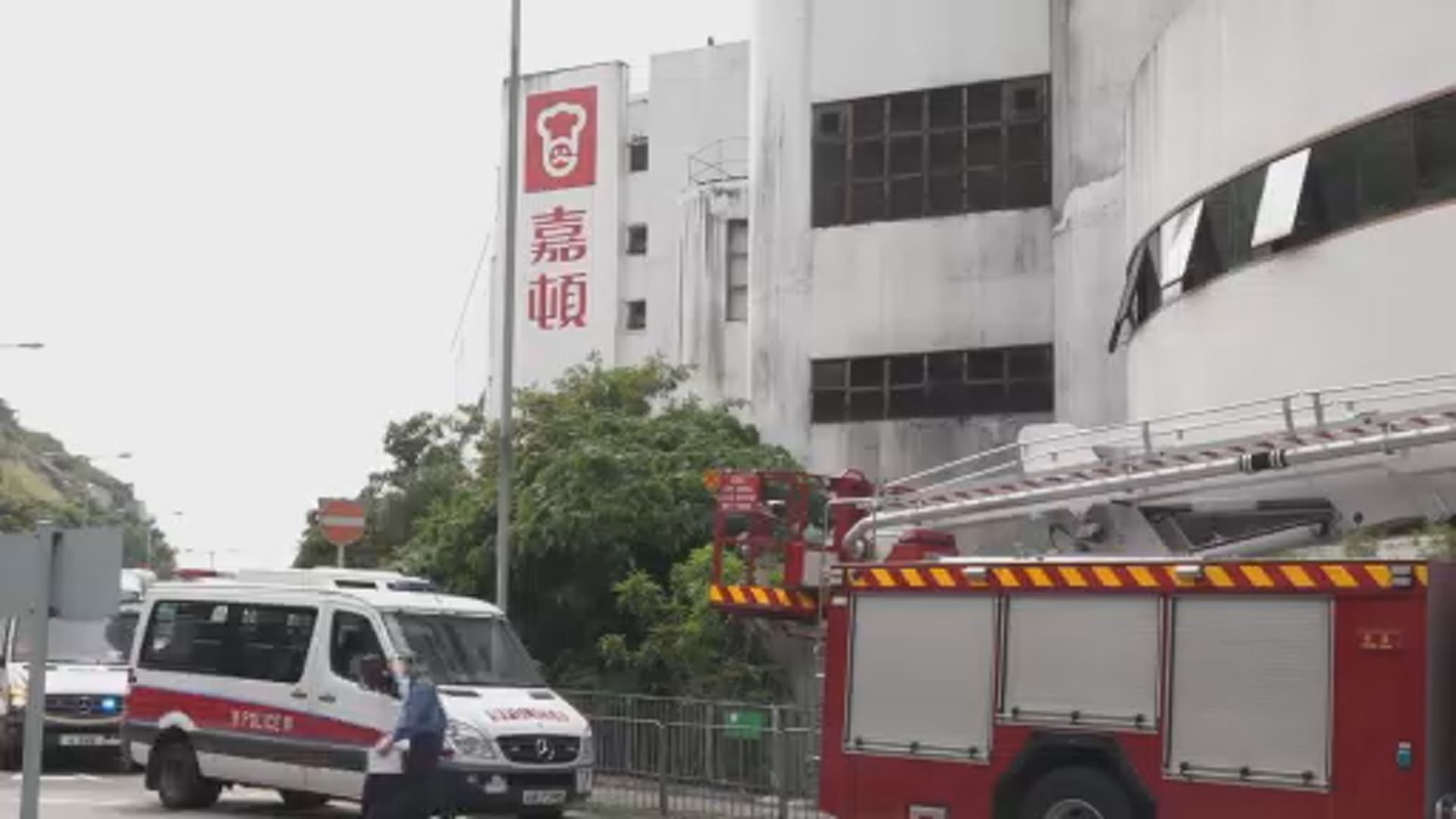 深井嘉頓麵包廠三級火一百人疏散