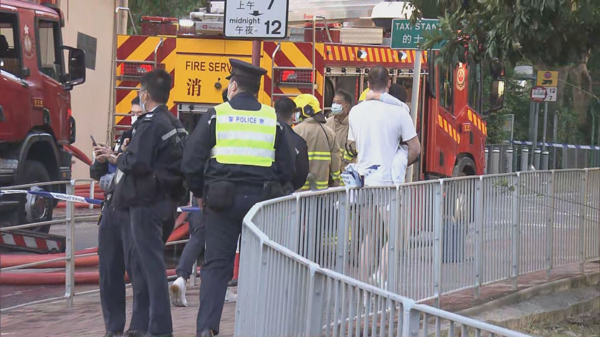 荃灣荃景圍住宅火警二人送院