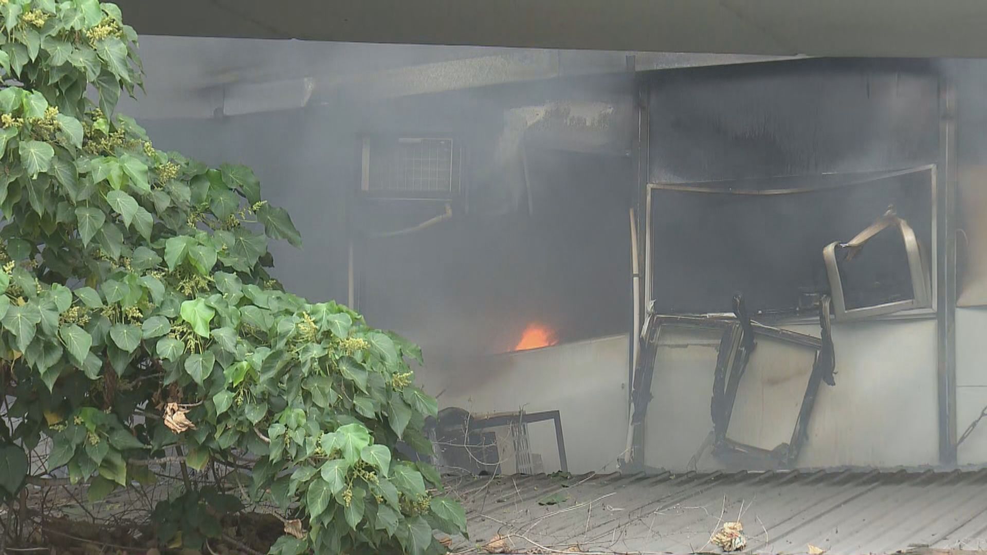 荃灣渠務署地盤三級火兩傷　消防仍在調查起因