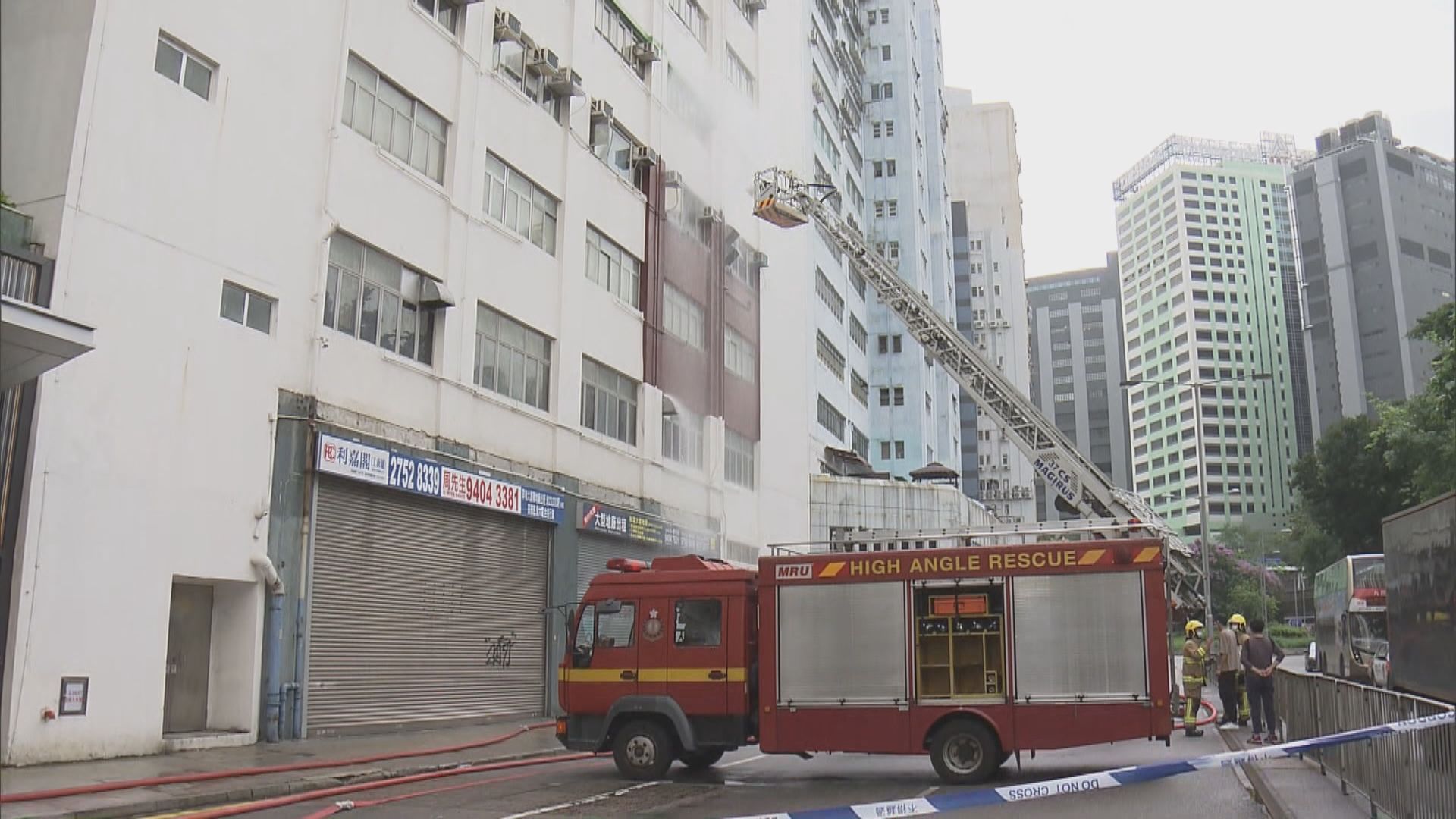 荃灣德士古道工廈單位失火無人傷