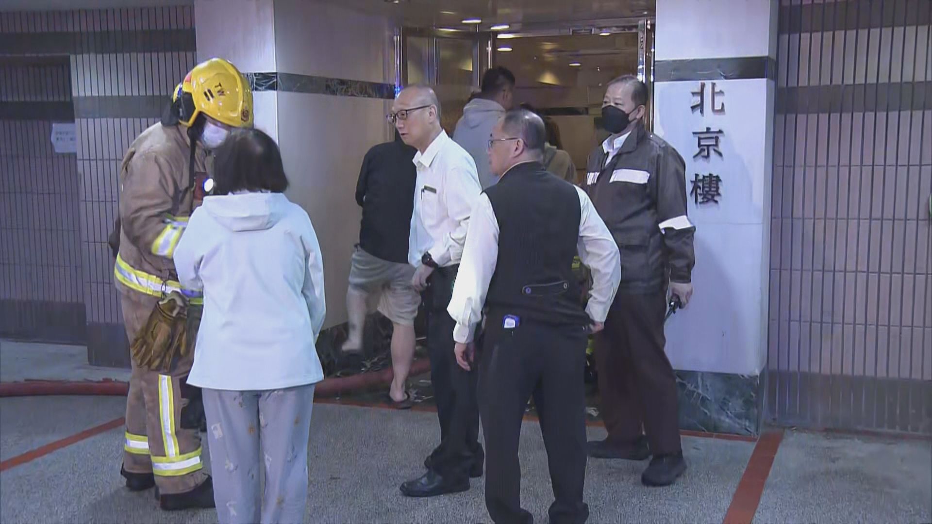 荃灣中心單位起火　逾百名居民疏散