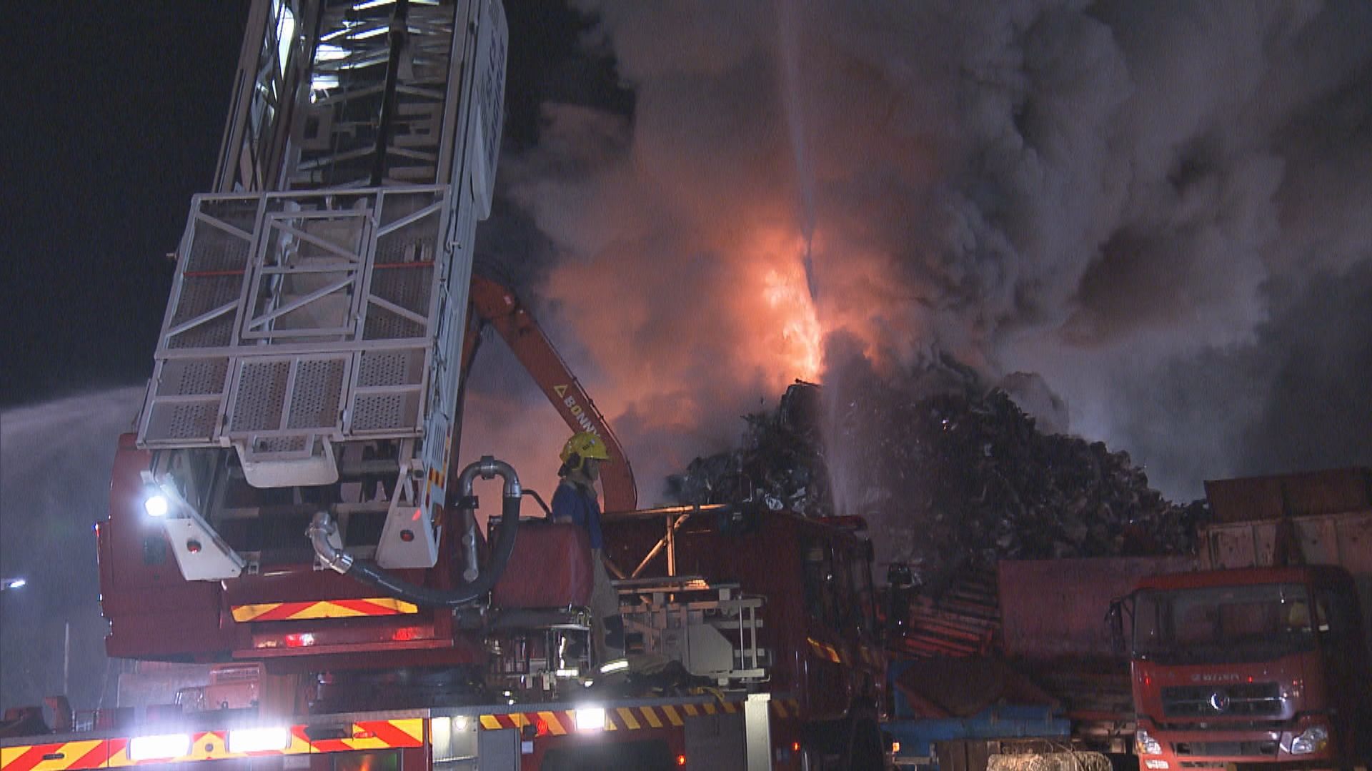 青衣廢料回收場失火無人傷