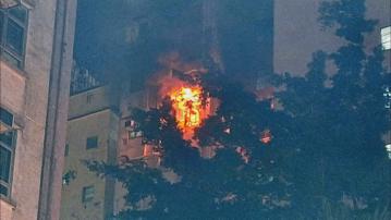 灣仔單位起火 兩男女不適送院