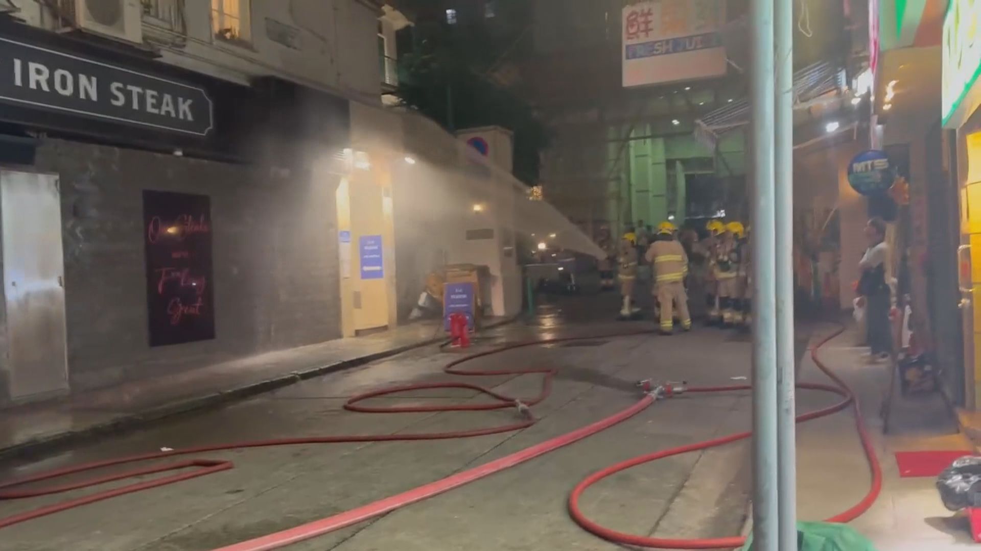 灣仔地舖餐廳起火　兩人輕傷送院