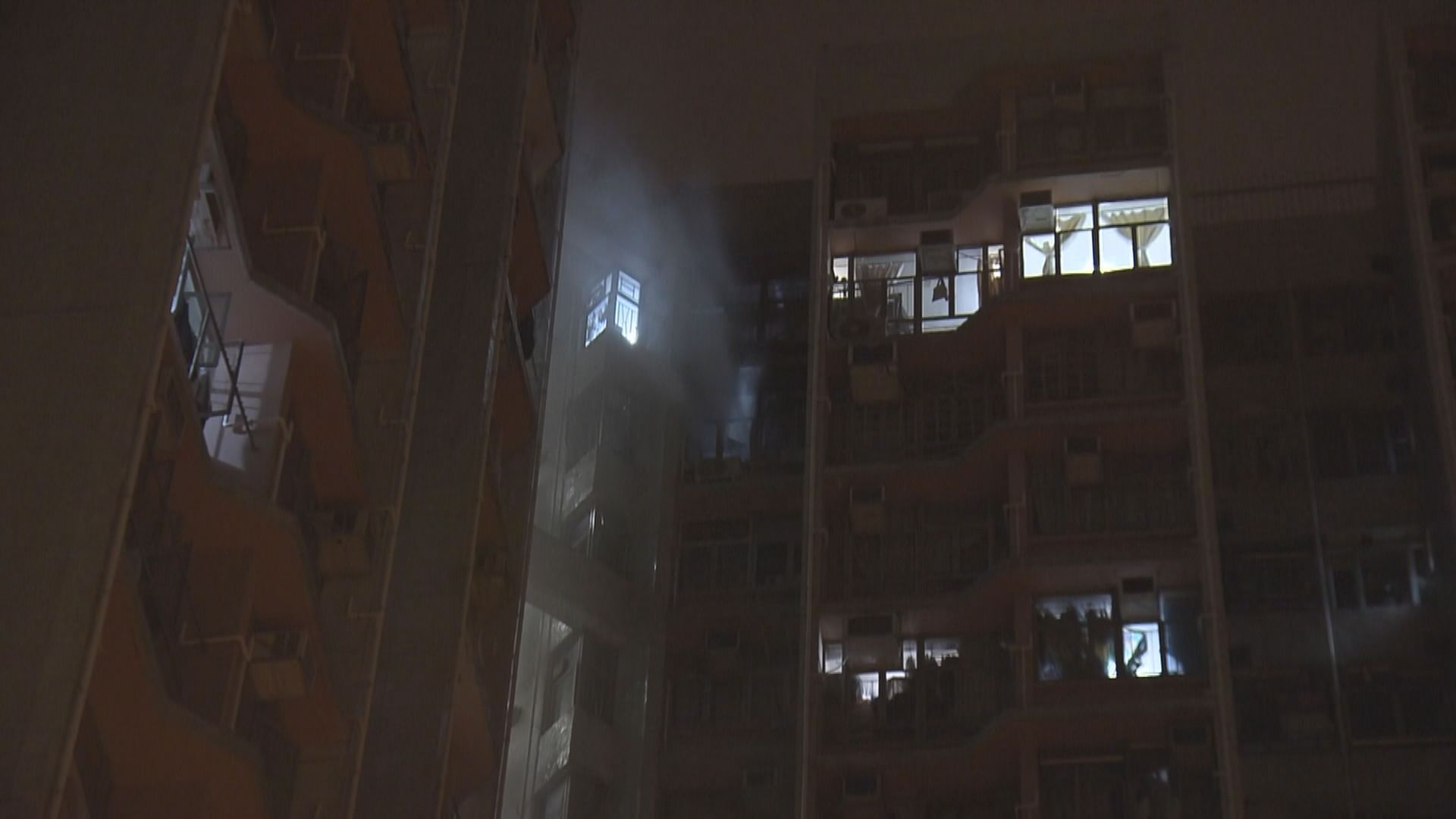 樂富邨一單位疑冷氣機短路起火一人不適