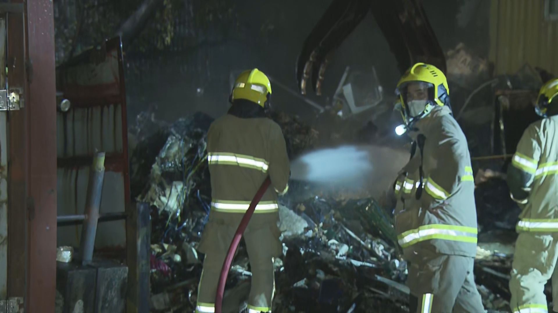 元朗有廢料回收場起火　無人傷