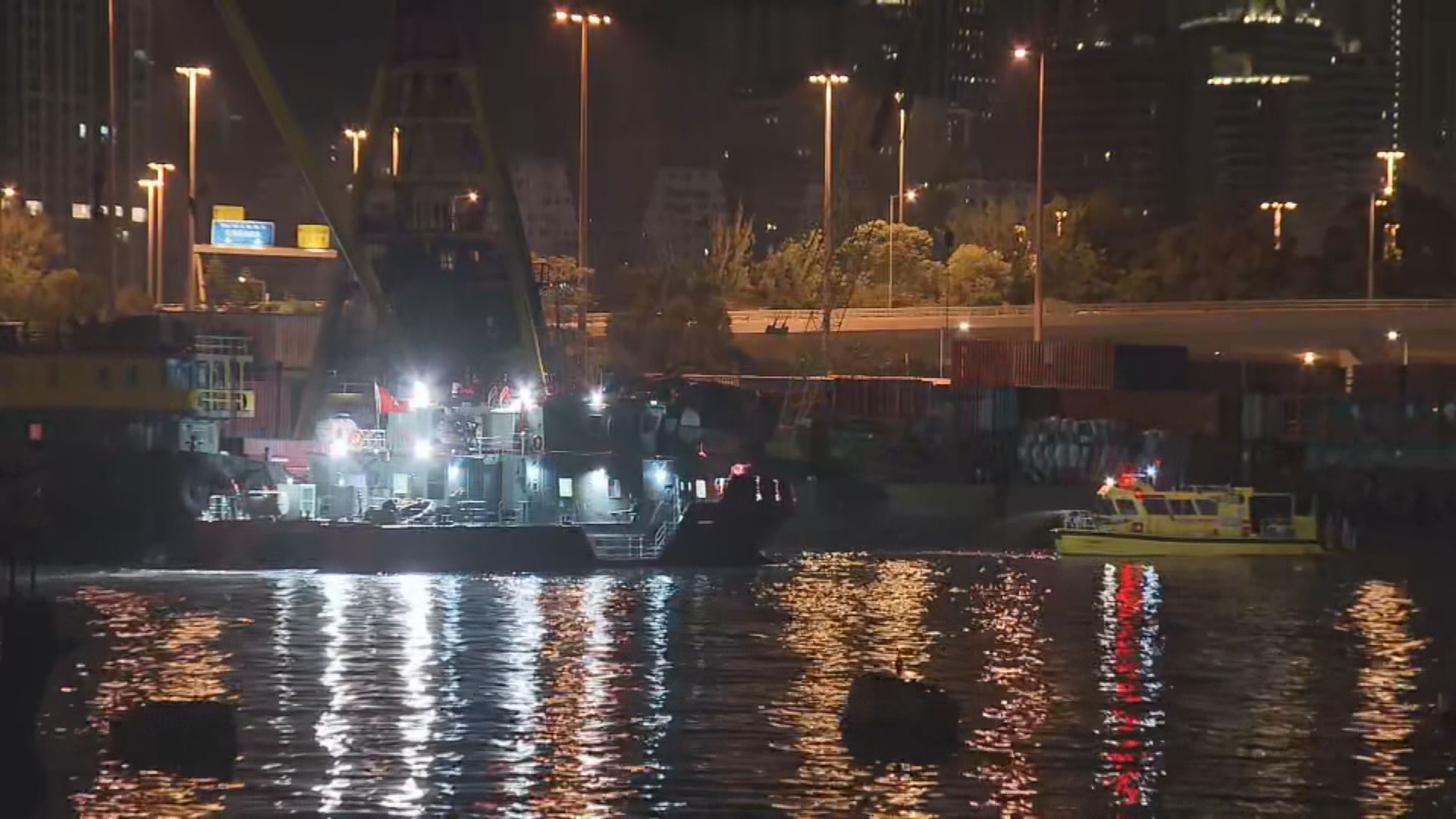 油麻地躉船疑遭縱火　兩人受傷