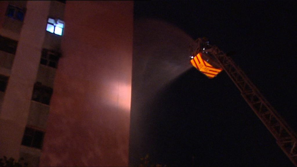 鴨脷洲邨一單位失火百多人疏散