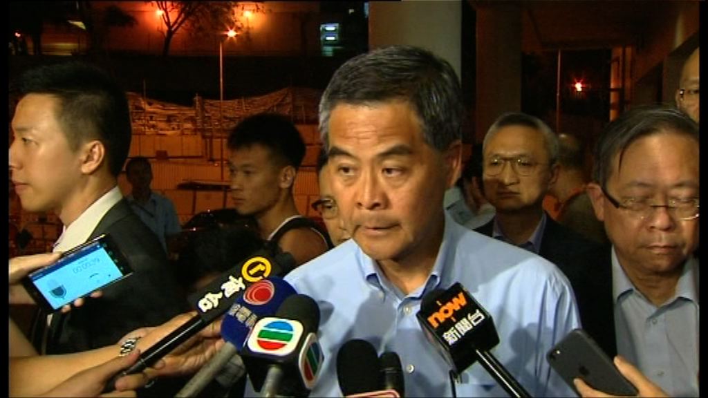 梁振英：一名消防員在火警中殉職