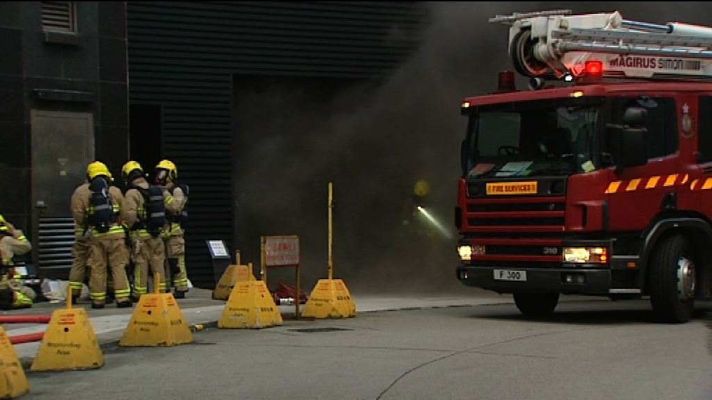 紅磡汽車零件貨倉失火無人傷