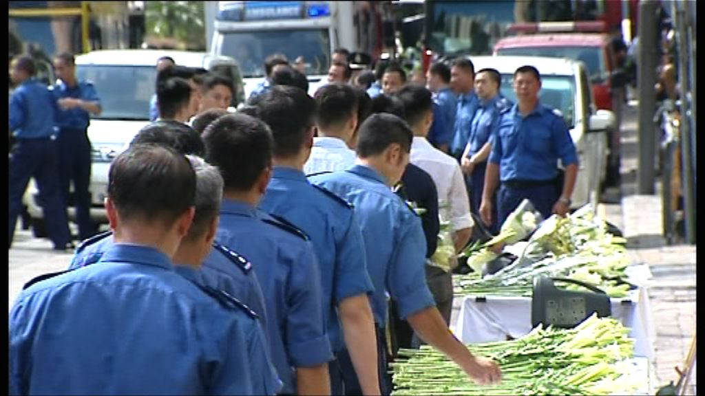 高級消防隊長張耀升路祭　過百同袍列隊悼念