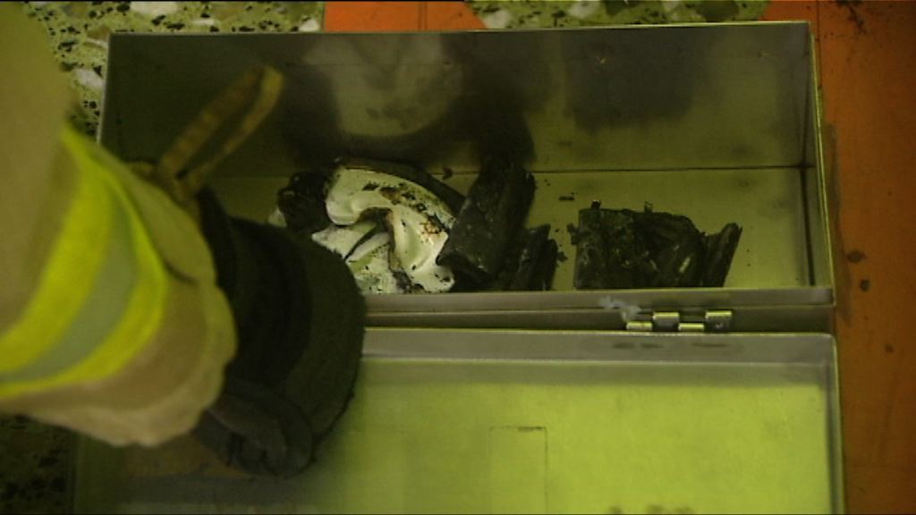 港鐵灣仔站乘客外置充電器冒煙