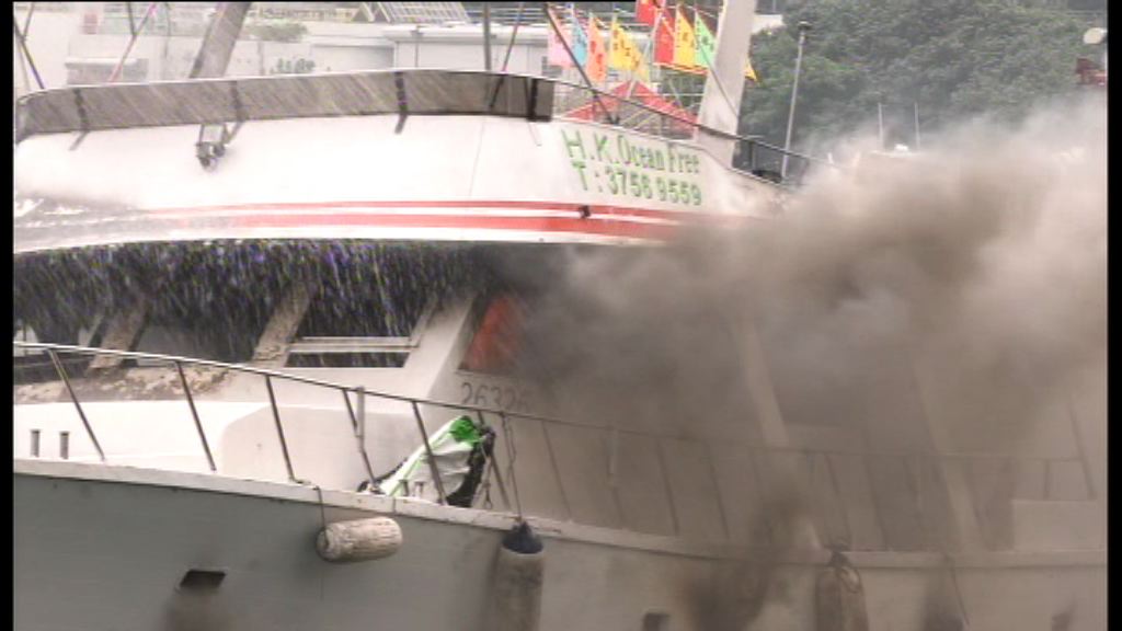 筲箕灣避風塘遊艇起火焚毀