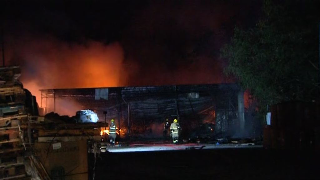 打鼓嶺水流坑回收場失火無人傷