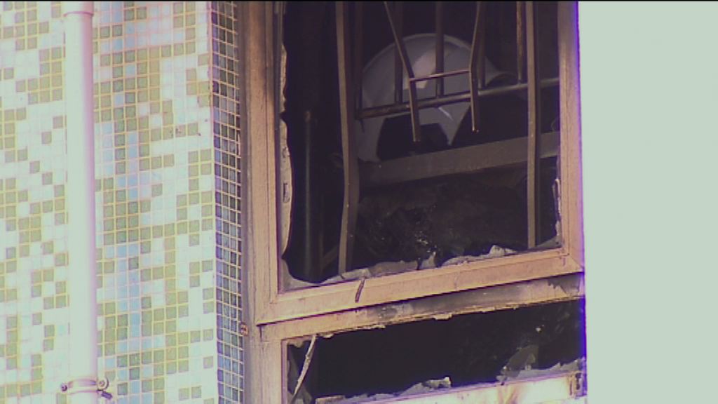 天逸邨單位火警十二人送院　兩女童危殆