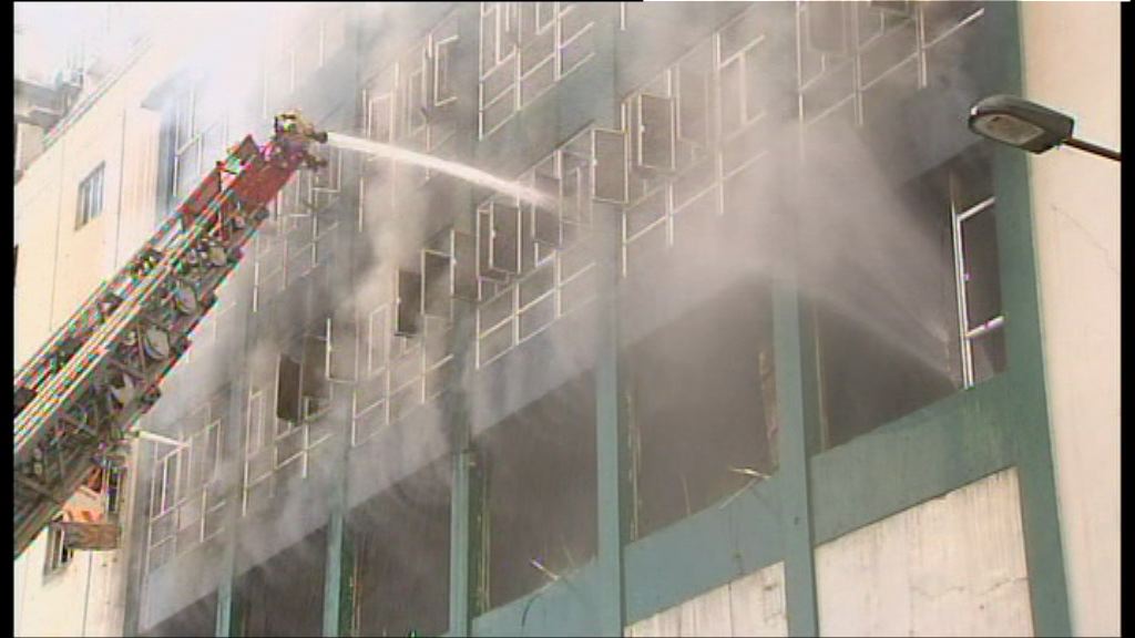 迷你倉四級火逾40小時未撲熄　持續冒煙