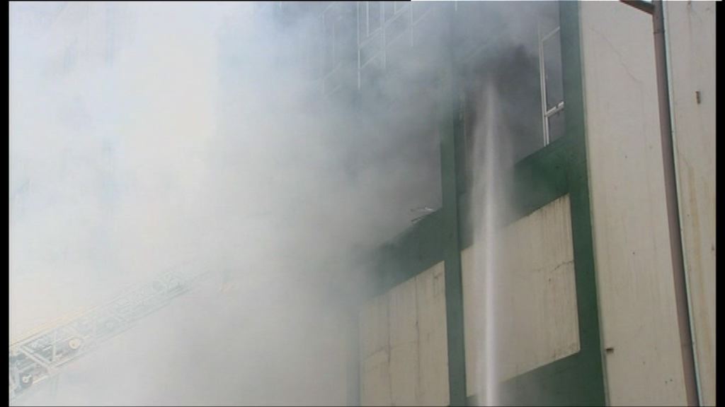 迷你倉大火焚燒逾一日　造成一死八傷