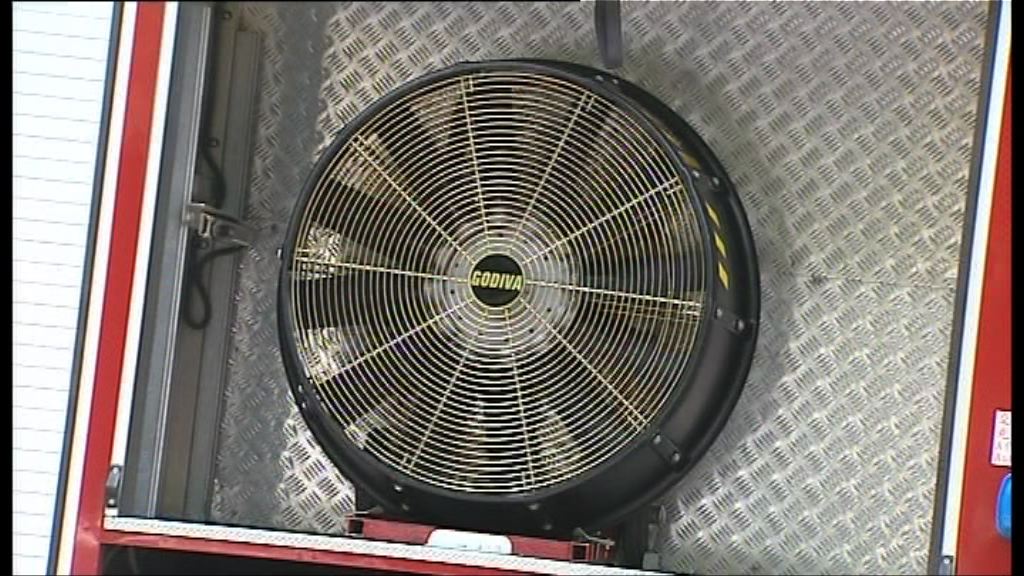 專家：不當使用鼓風機或加劇火勢