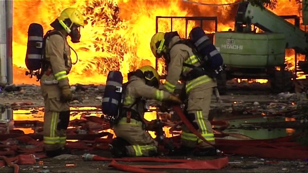 元朗山下村一個回收場三級火　濃煙直捲半空