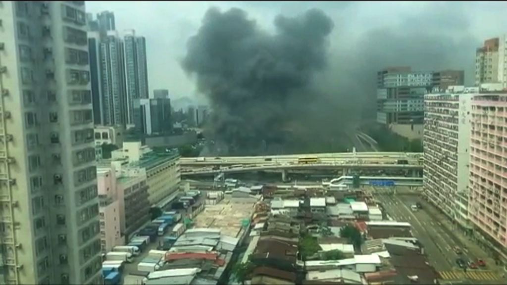 渡船街天橋底大堆雜物起火無人傷