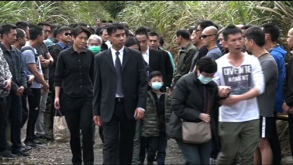 殉職消防總隊目家屬及同僚到馬鞍山路祭