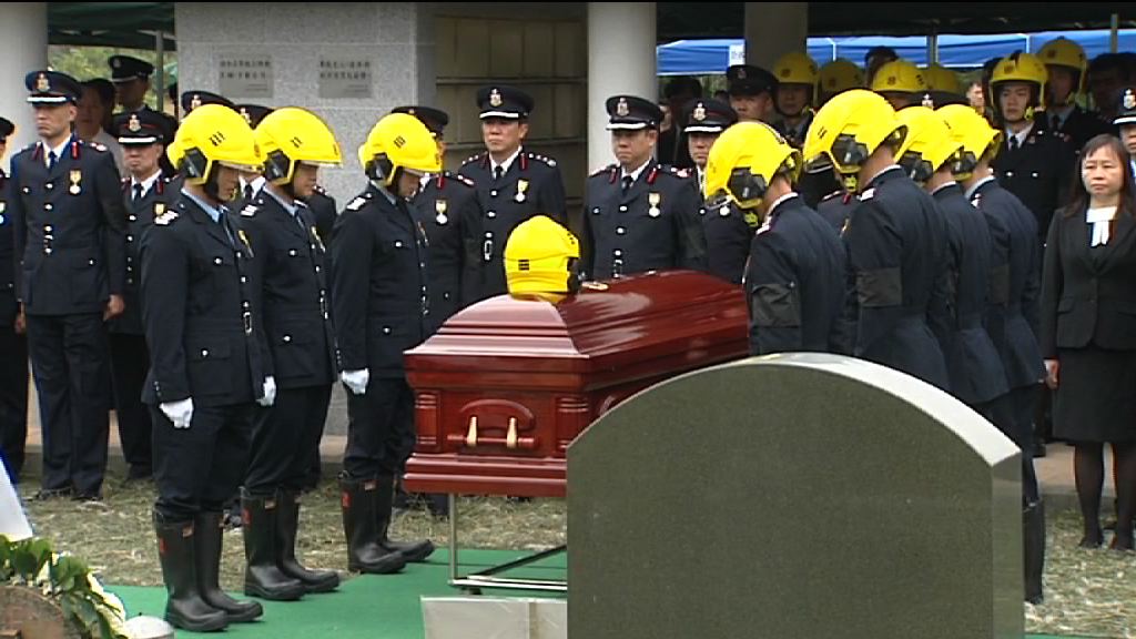 消防邱少明出殯　遺體安葬浩園