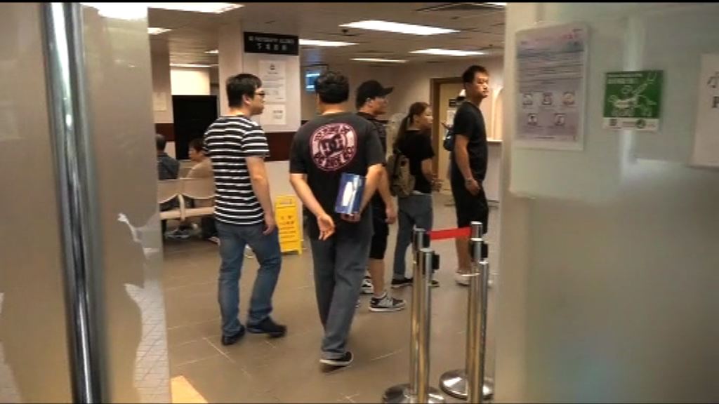 殉職消防隊目許志傑親友到殮房認屍