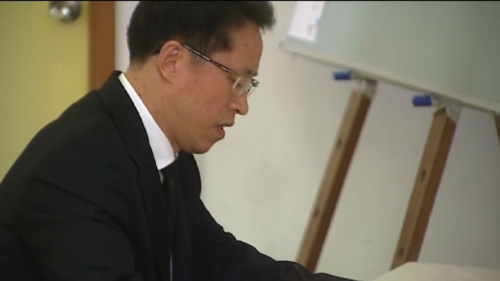 張曉明到田心消防局簽署弔唁冊