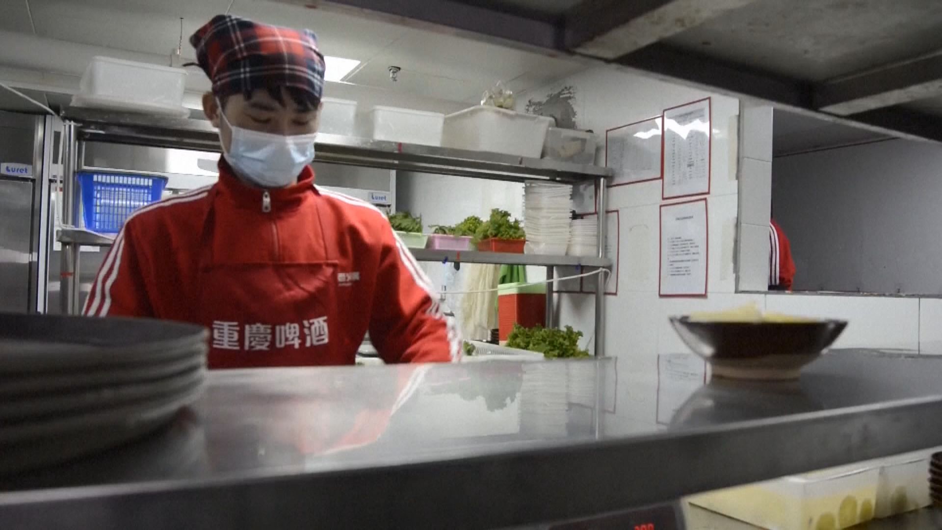 福建省通過規定　下月起餐飲從業員要戴口罩