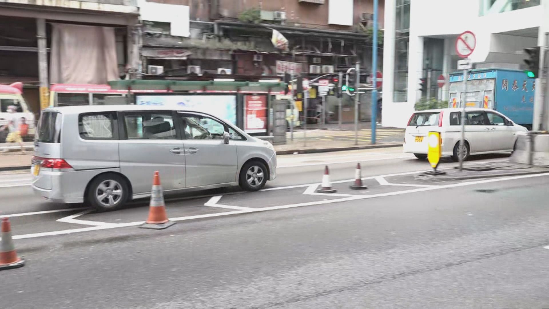 觀塘道下行車道受水浸影響一度封閉十多小時