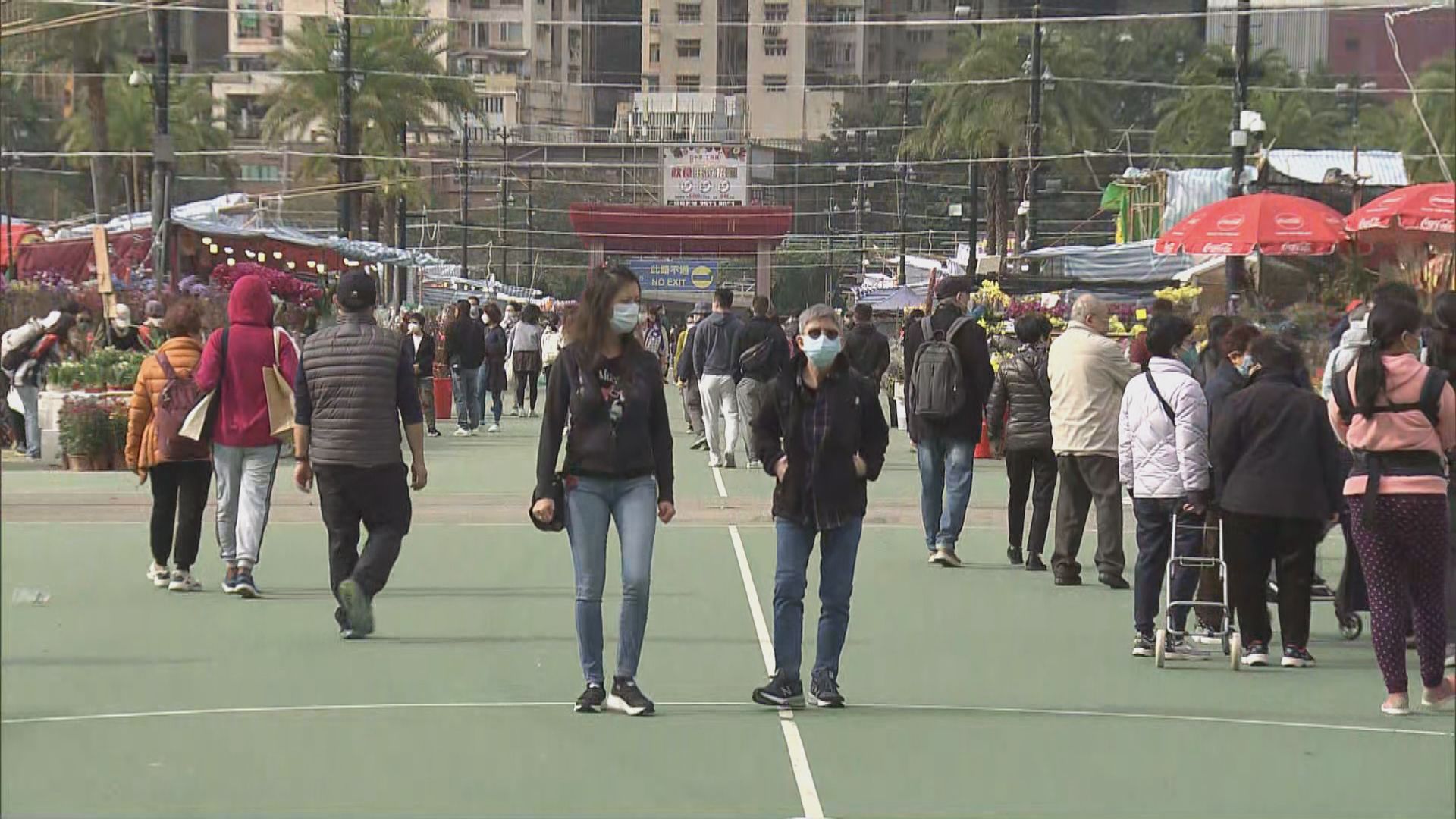 市民到維園行年宵花市　攤檔指天氣好有利銷情