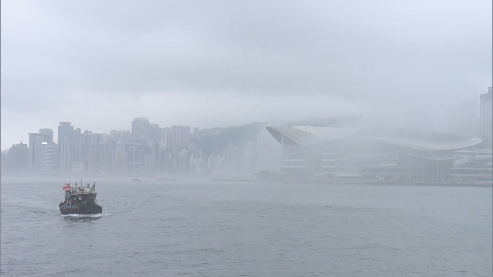 霧鎖香江　維港能見度降至2000米
