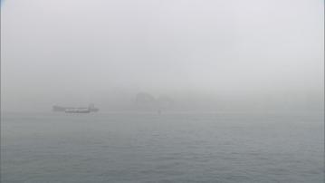 本港今早多處地區能見度維持在2000米左右