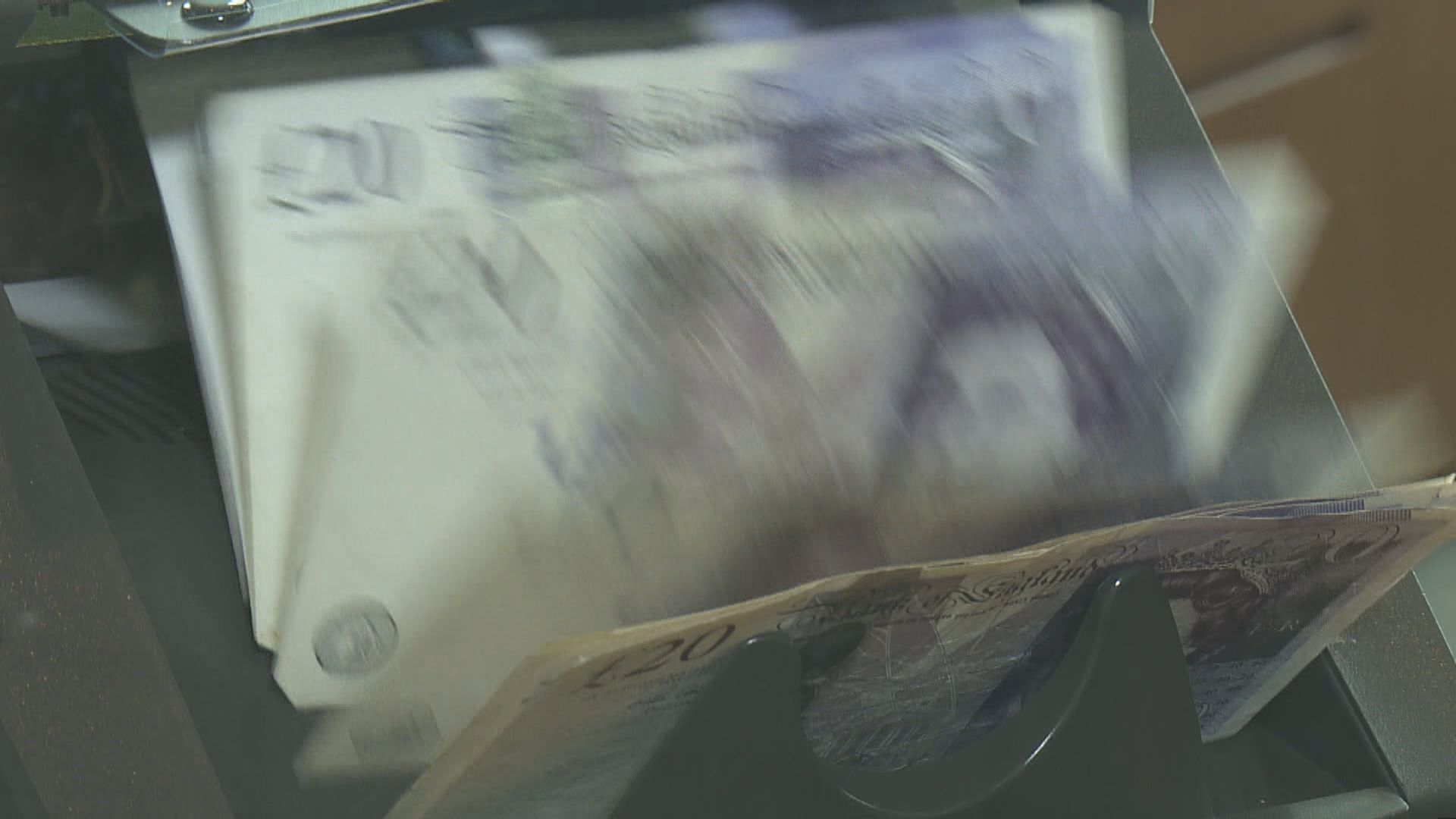 英脫歐談判傳有突破　英鎊升上1.3