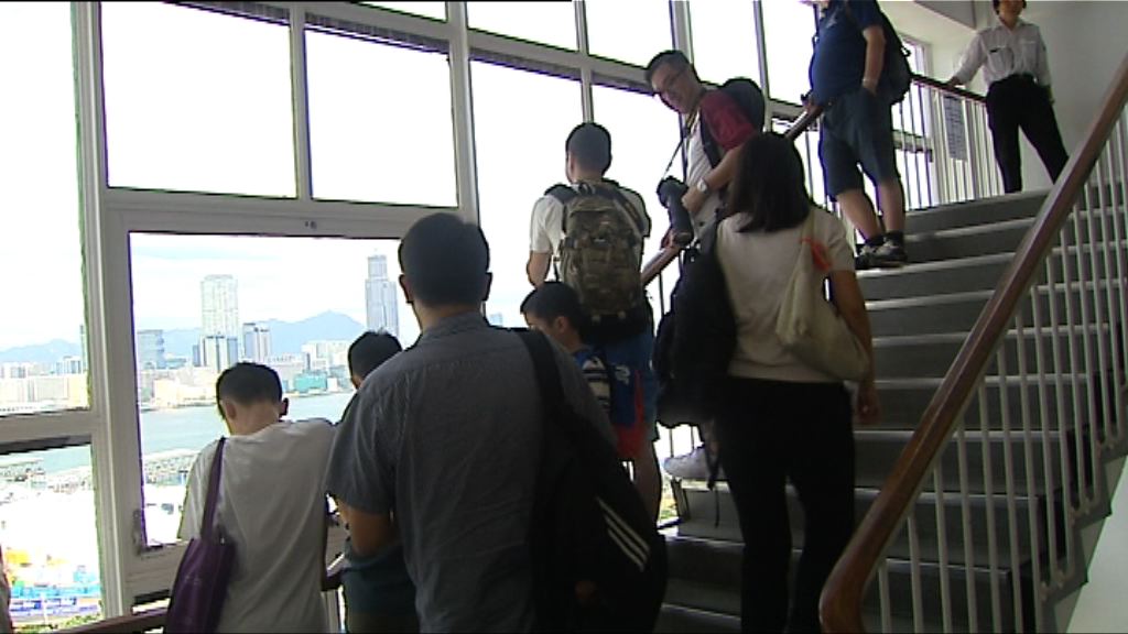 市民為觀看賽車各出奇謀