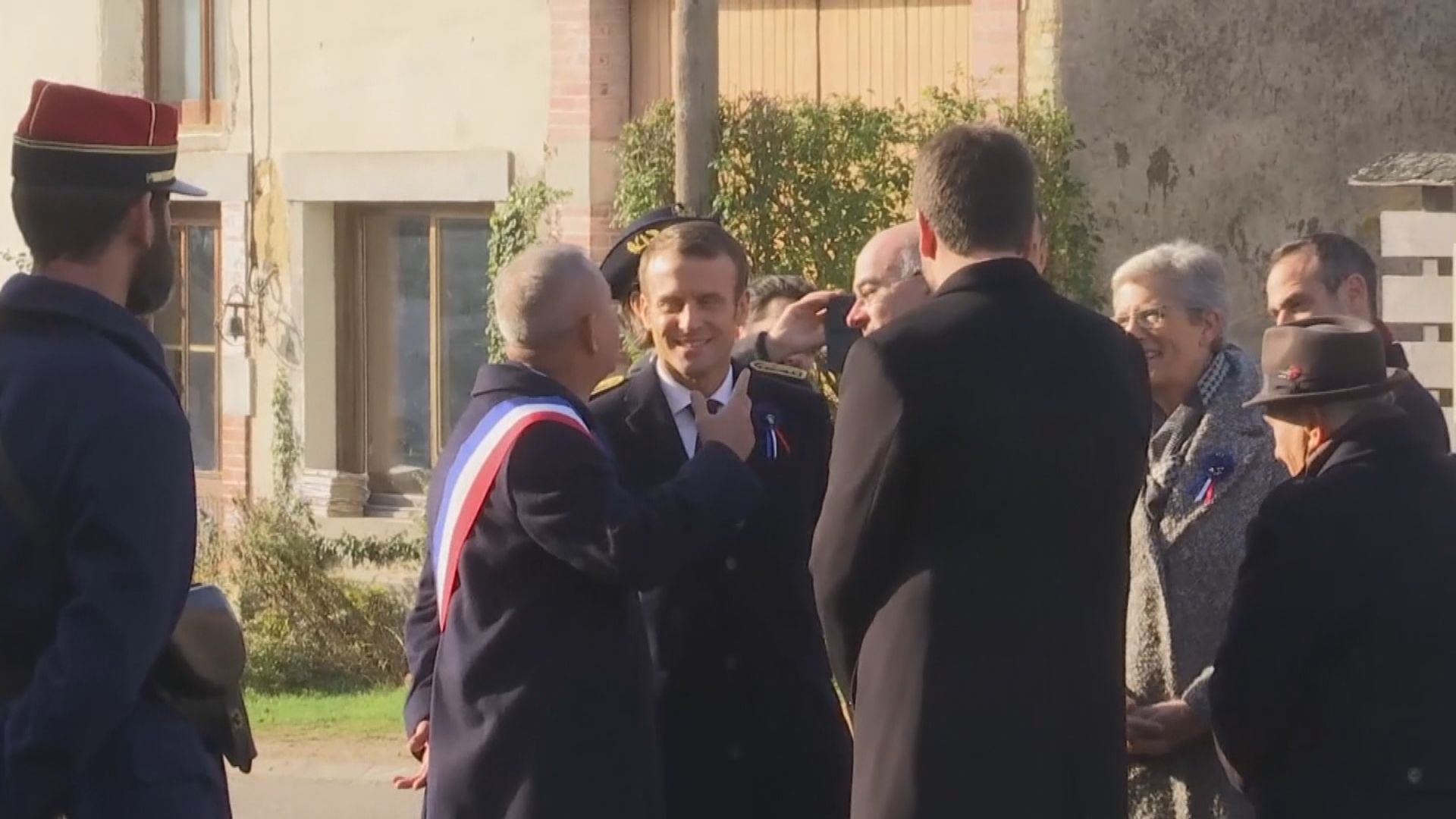 法警方拘六人疑計劃襲擊馬克龍