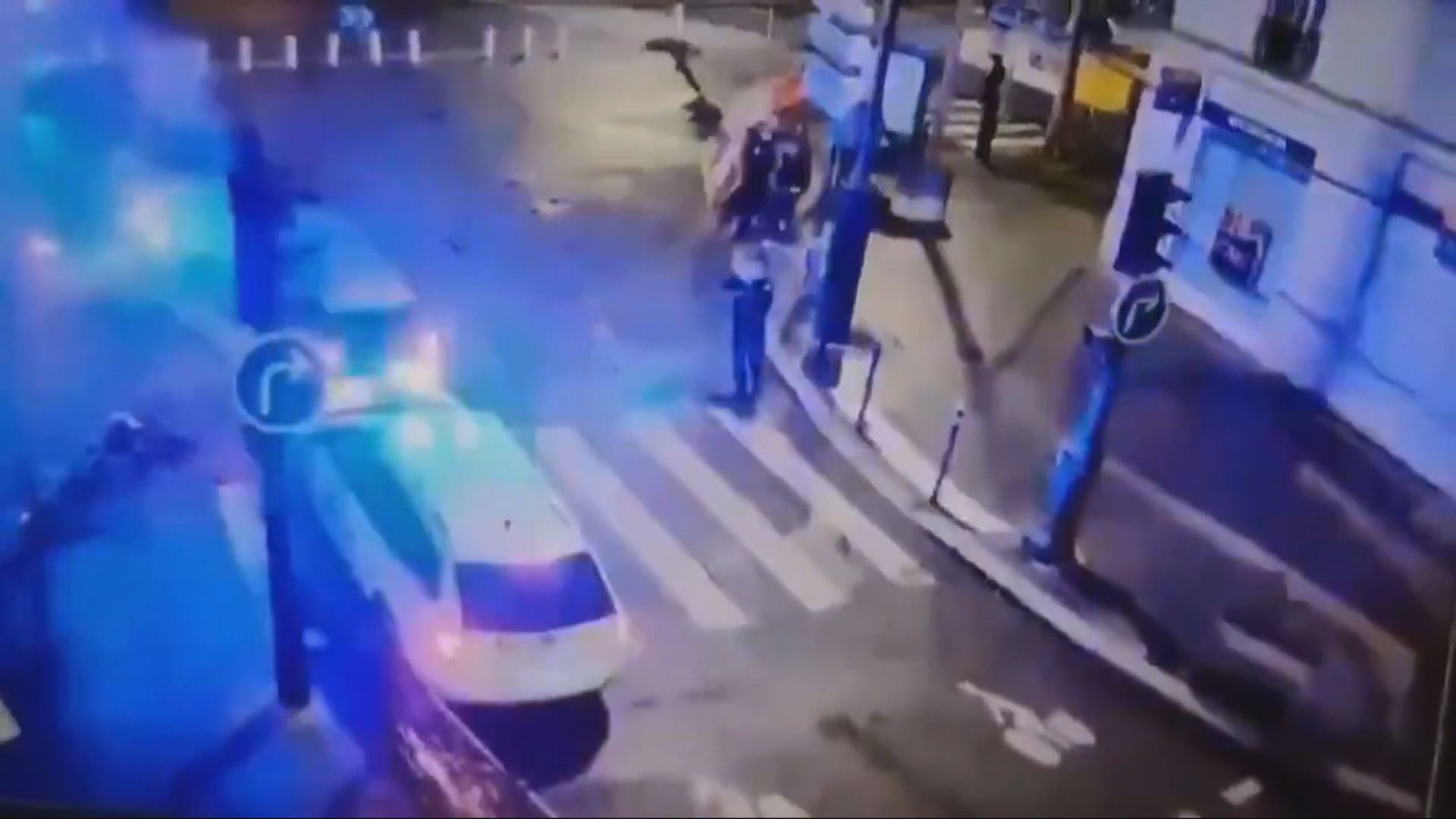 巴黎警車追逐戰｜三警車追截私家車連環互撼釀13傷