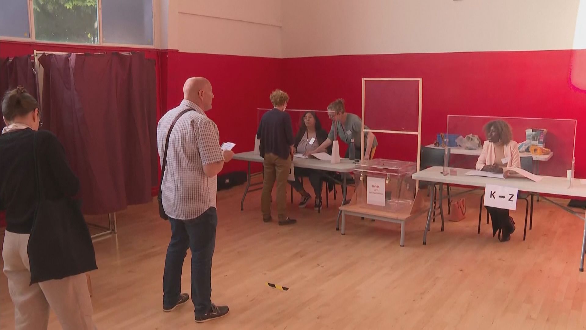 法國國會選舉舉行首輪投票　馬克龍陣營能否取得過半議席惹關注