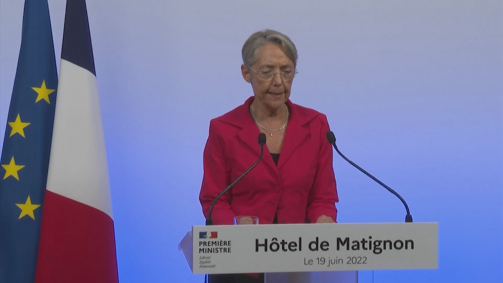 法國總理博爾內請辭不獲總統馬克龍接納