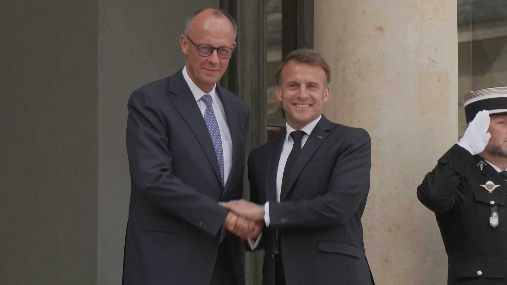 默茨訪問法國會見總統馬克龍