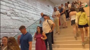 法國羅浮宮職員罷工　數以千計遊客大排長龍