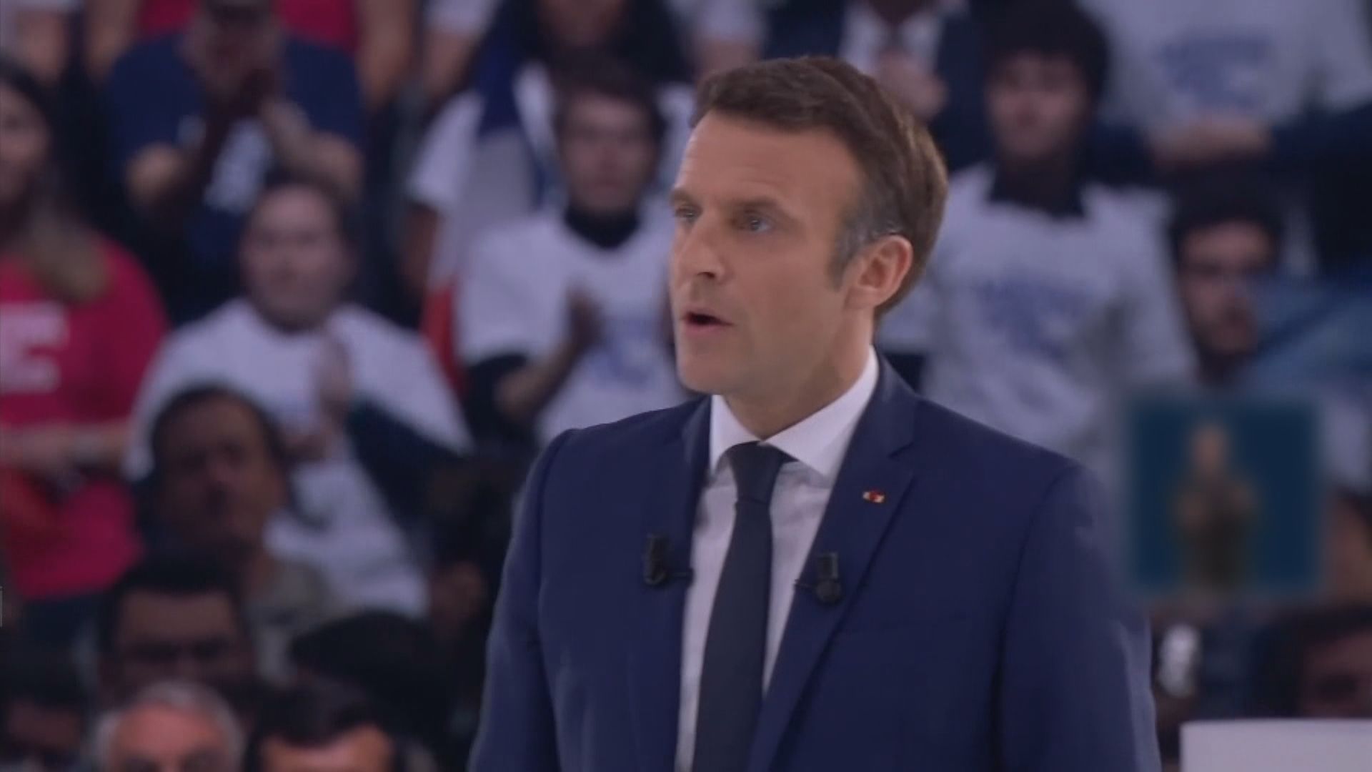 法國下周日總統選舉　馬克龍與對手差距收窄