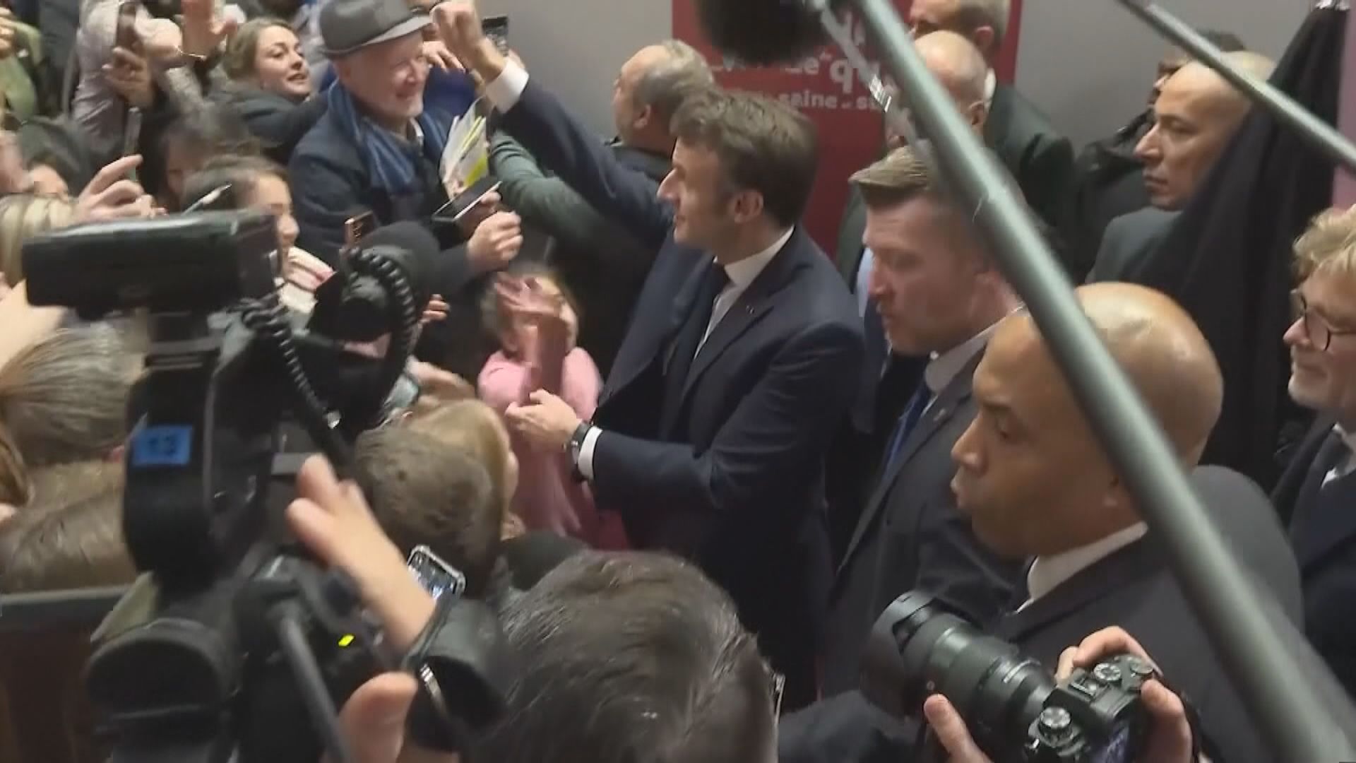 馬克龍參觀巴黎農業展期間遭遇示威