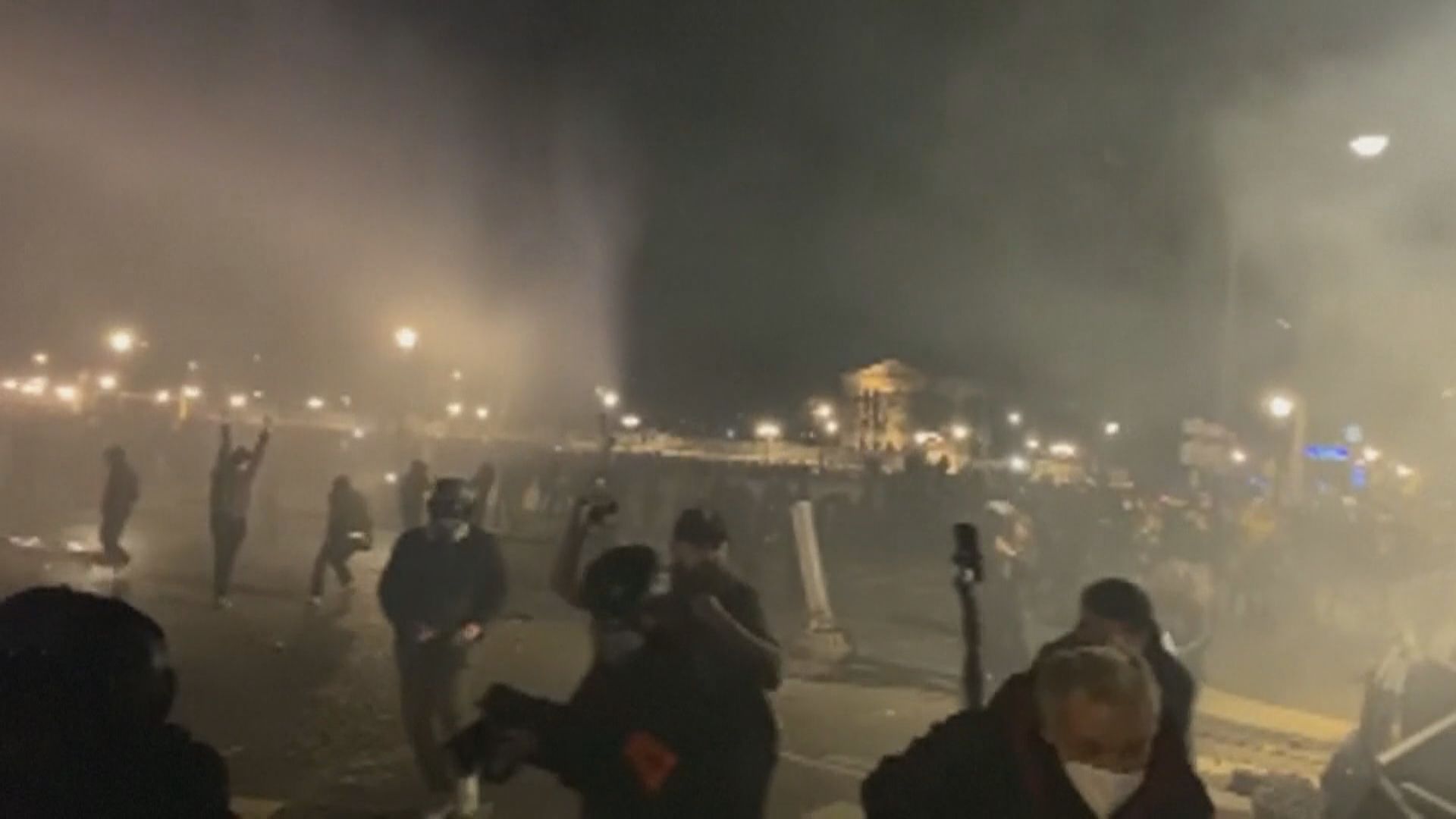 法國政府繞過議會強推退休改革法案觸發激烈示威