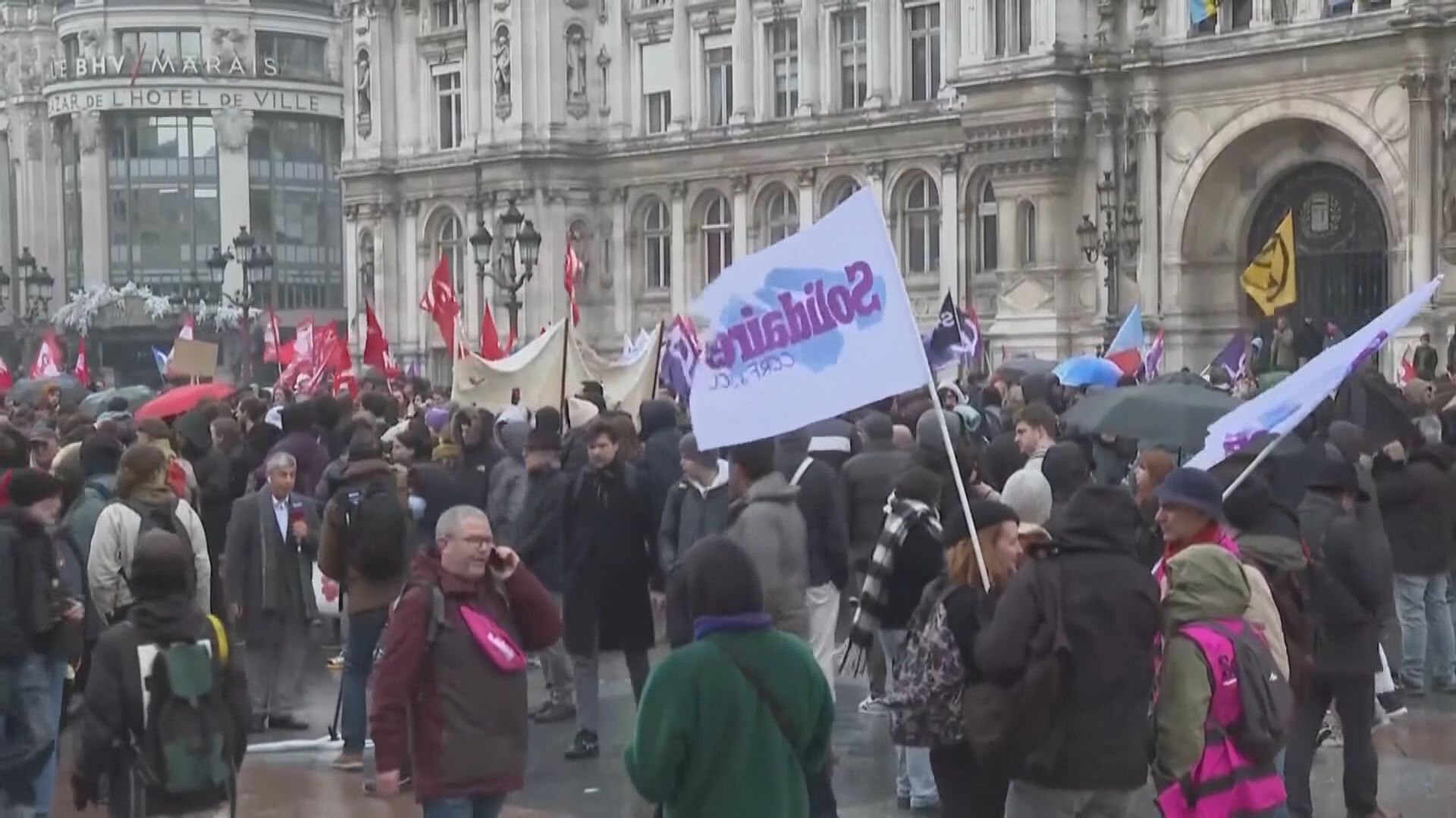 法國退休改革法案獲裁定合憲　巴黎再現衝突