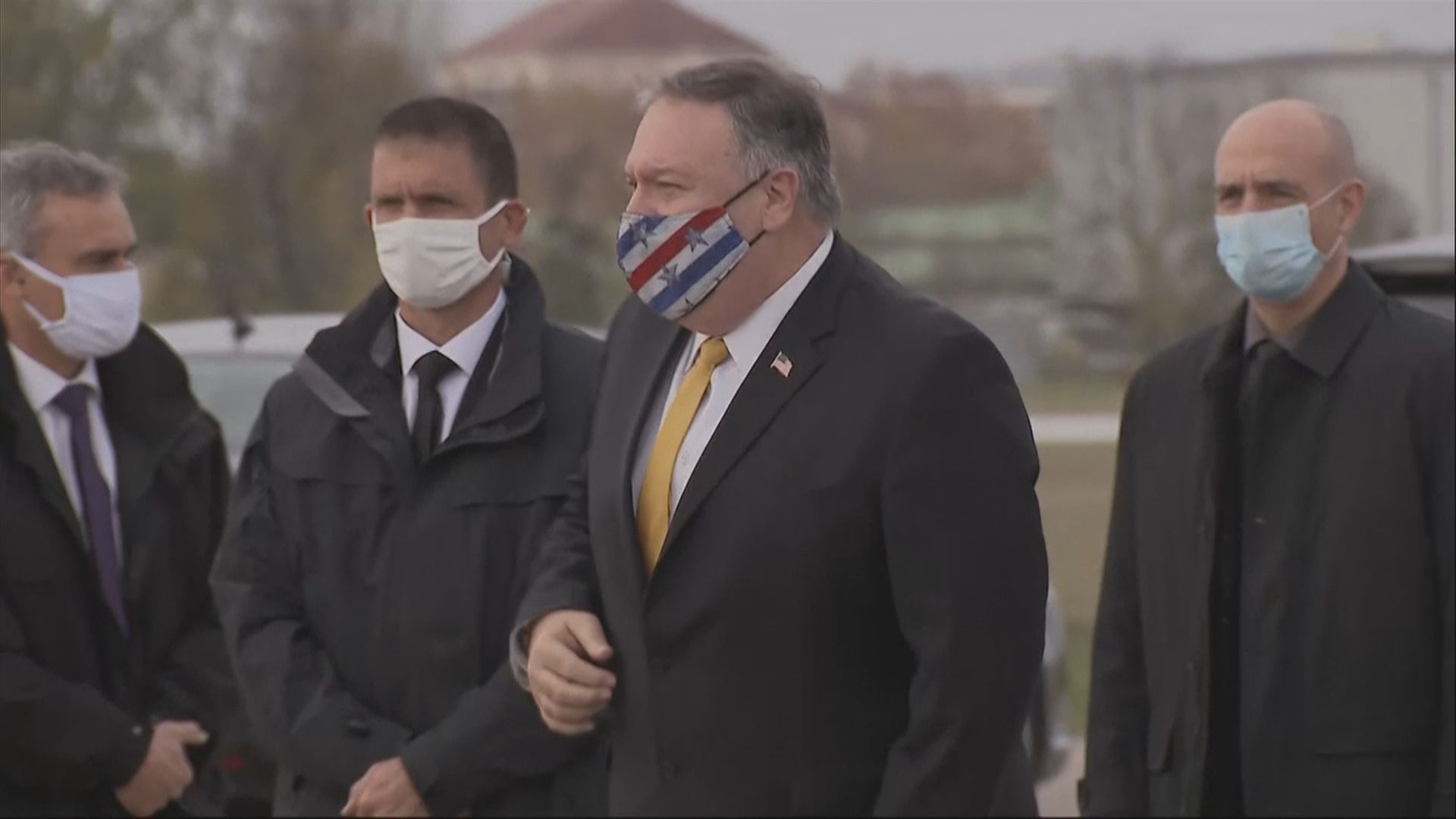 蓬佩奧與馬克龍舉行閉門會議